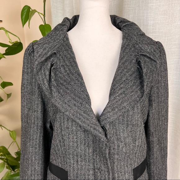 Tahari Women's Gray Black Tweed Ruffle Neck Blazer Jacket DETAILS size 8 /10 - Picture 10 of 15